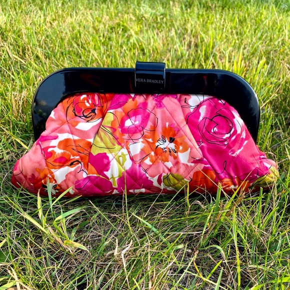 ♦️LIMITED EDITION♦️VERA BRADLEY VINTAGE ROSE 🌹 MILLIE QUILTED SILK CLUTCH - Picture 5 of 10